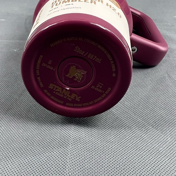 STANLEY x CALIA EXCLUSIVE 30oz/.88 L FlowState Quencher H2.0 Tumbler Red Nectar - Picture 4 of 4
